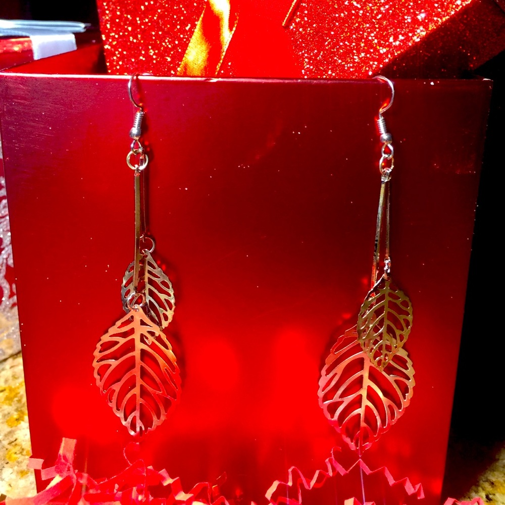 Royal Deluxe Leaf Earrings